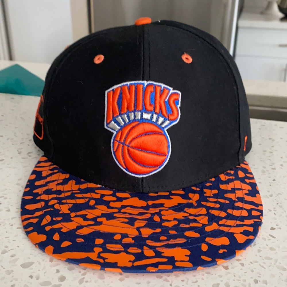 Knicks hat barely worn  Unisex